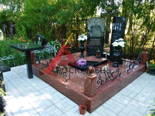 Памятник для двоих